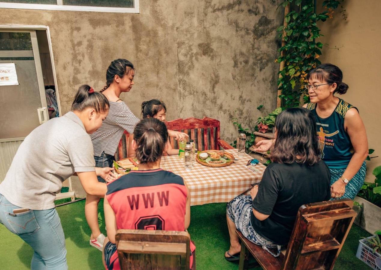 ホテル At Phra Sing チエンマイ エクステリア 写真